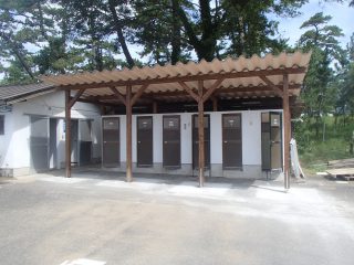 キャンプ場シャワー室屋根設置工事(民間)